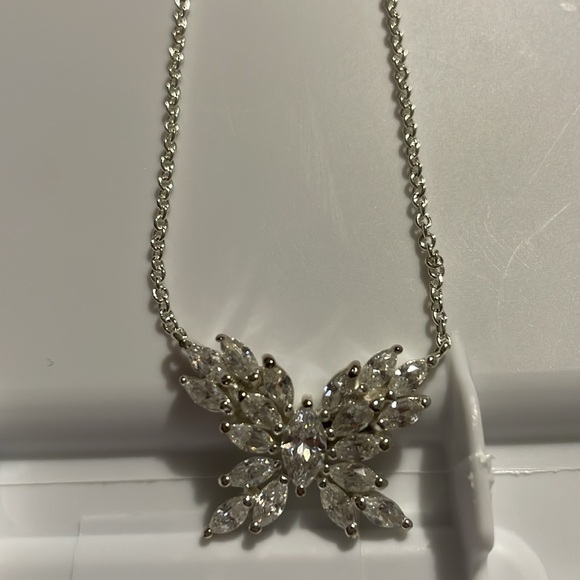Crystal butterfly necklace - Picture 3 of 6
